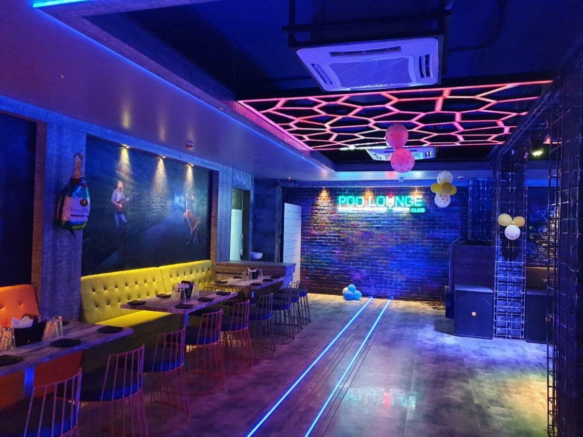 Virat Ambe Sports Club Hotel Ulhasnagar Bagian luar foto