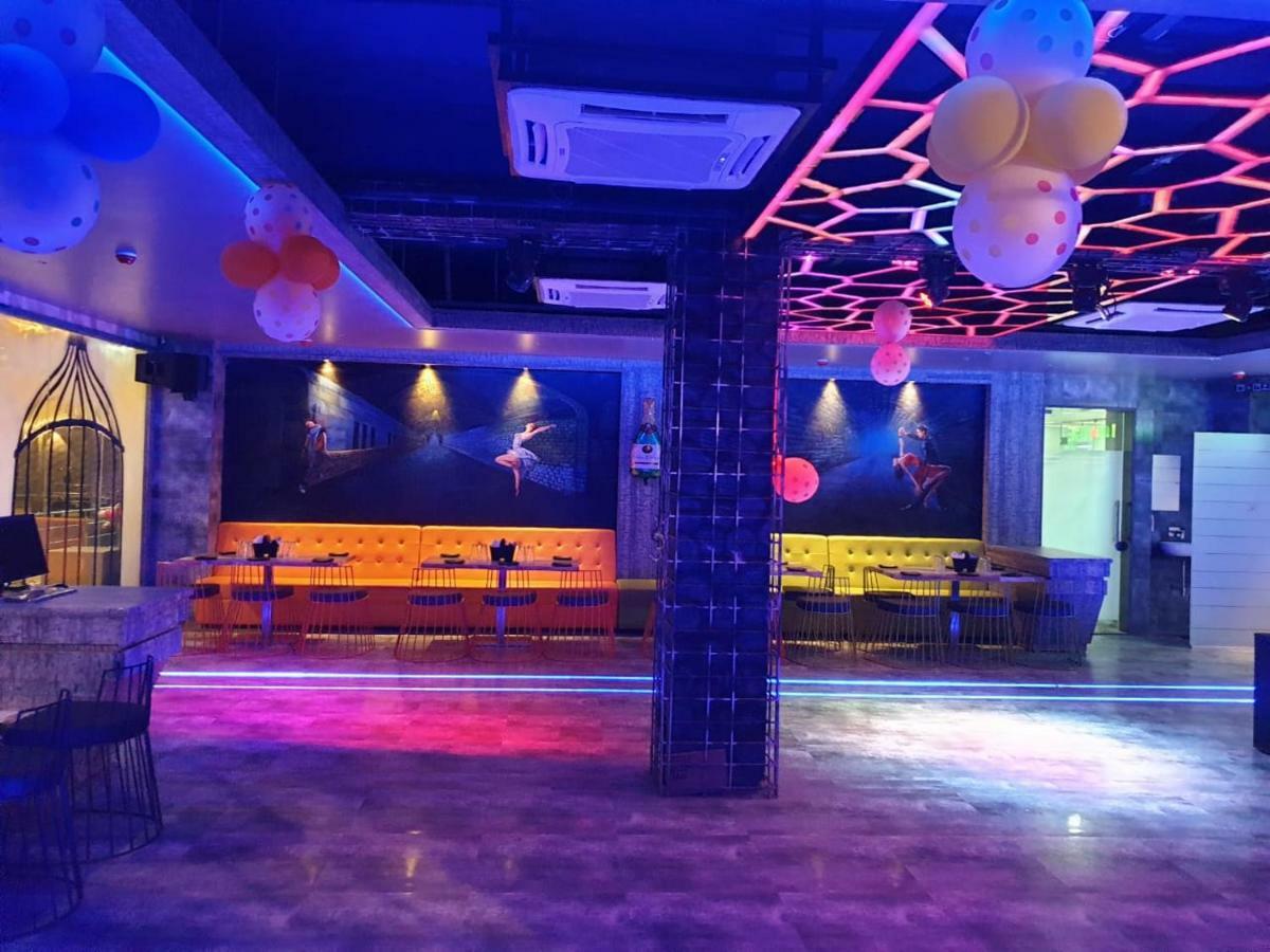 Virat Ambe Sports Club Hotel Ulhasnagar Bagian luar foto