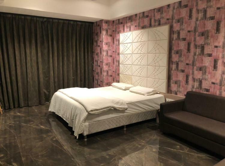 Virat Ambe Sports Club Hotel Ulhasnagar Bagian luar foto